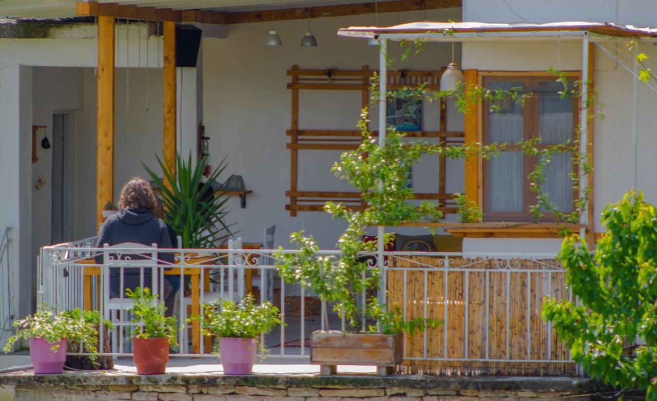 Tearra Guesthouse Gjirokastër Exterior foto