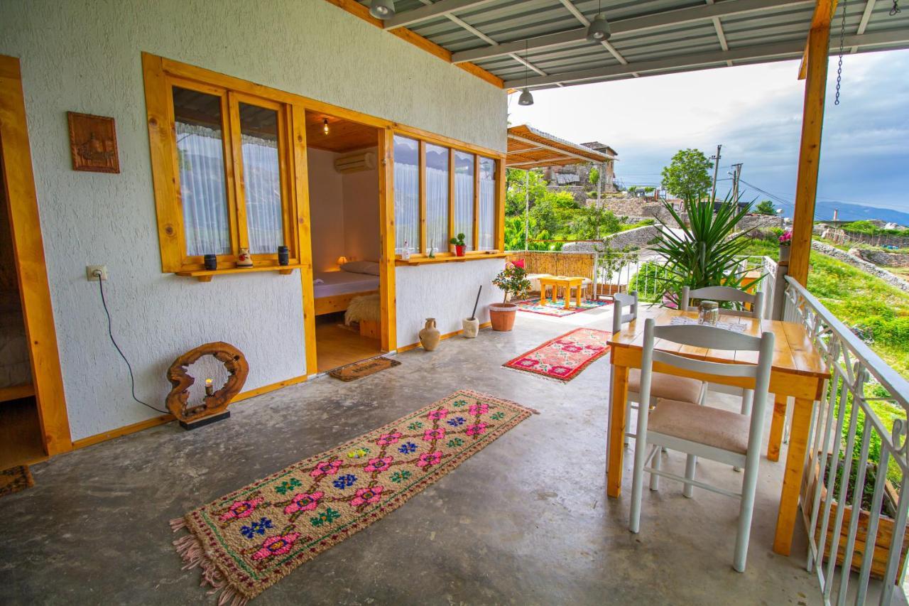 Tearra Guesthouse Gjirokastër Exterior foto