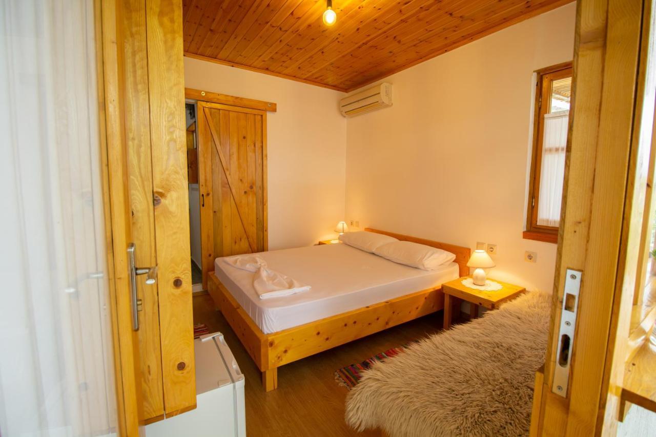 Tearra Guesthouse Gjirokastër Exterior foto