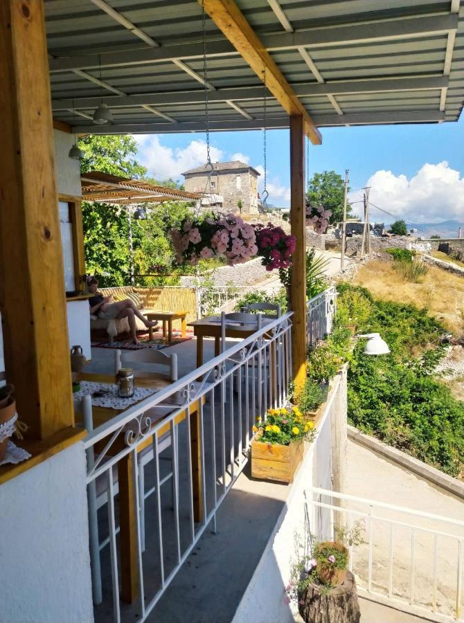 Tearra Guesthouse Gjirokastër Exterior foto
