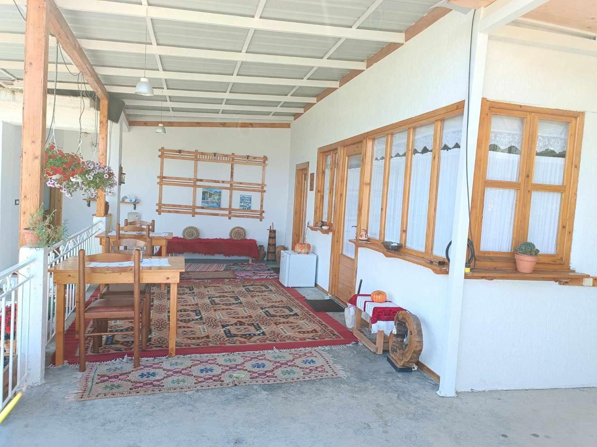 Tearra Guesthouse Gjirokastër Exterior foto