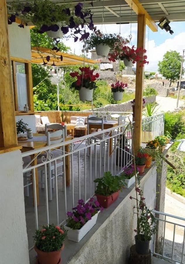 Tearra Guesthouse Gjirokastër Exterior foto